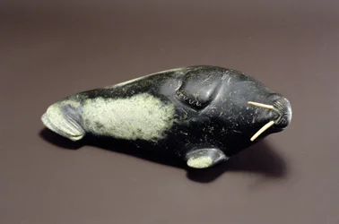 Valross, från Cape Dorset (täljsten)